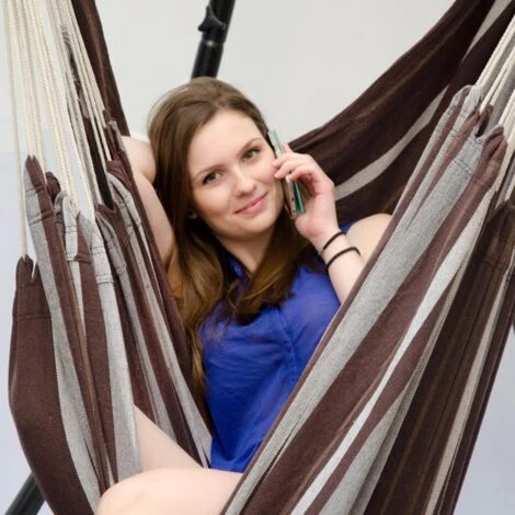 AMANKA XXL Silla Colgante Para Sentarse 2 Personas Hamaca 185x130cm 150Kg Sillón Para Mecerse Columpio 100% Algodón Incl Pivote Giratorio 360° Rayas Marrones 3 AMANKA XXL Silla Colgante Para Sentarse 2 Personas Hamaca 185x130cm 150Kg Sillón Para Mecerse Columpio 100% Algodón Incl Pivote Giratorio 360° Rayas Marrones - Imagen 3