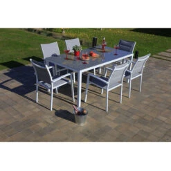 Mesa Con Superficie De Cristal. .180x100xh.75 Cm. MODELO MANAOS